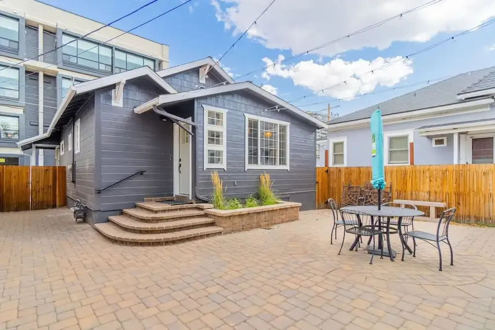 Stylish 2-bedroom Walking Distance to Downtown