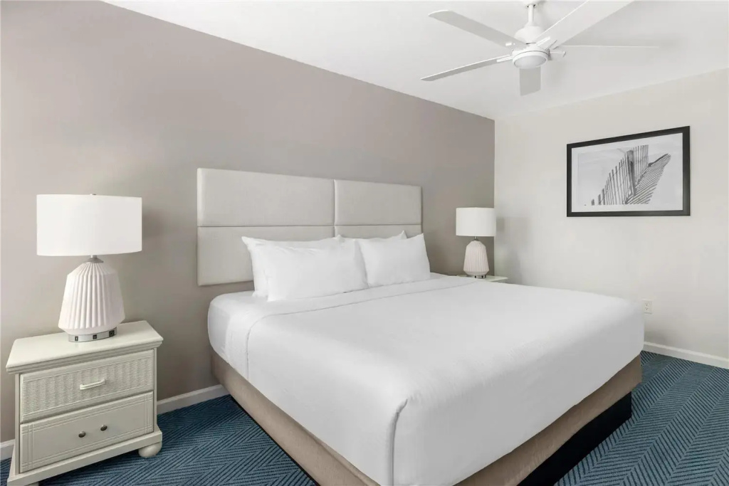 1 Bedroom Double Suite with balcony full double bed