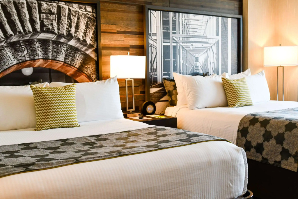 Deluxe Quadruple room with courtyard view