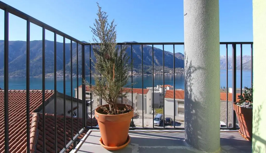 Alkima 1 BR apartment with a sea view
