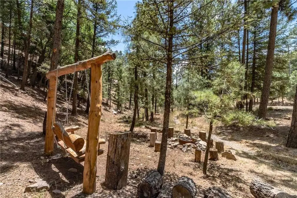 Fort Getaway - Three Bedroom Cabin with Hot Tub