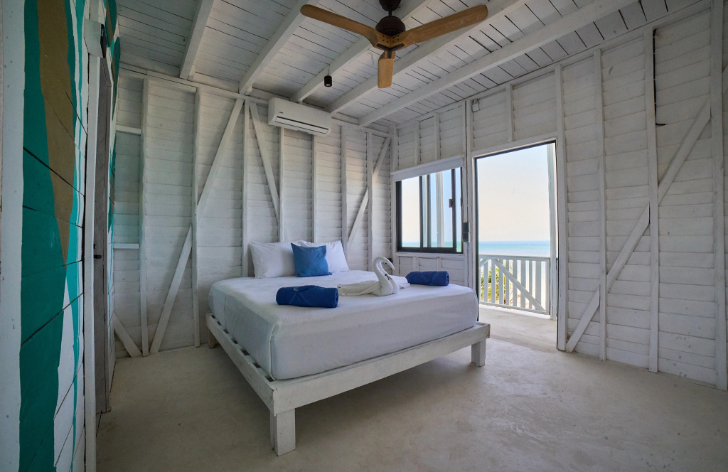 El Faro Beach Front by ÓOL Hotels — 2
