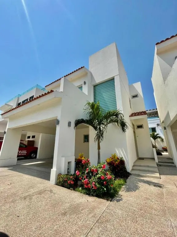 Casa turquesa pie de playa Mazatlan (Brujas)