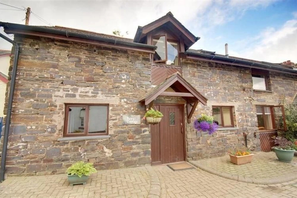 Converted Barn Outside Center of Swimbridge near Beach