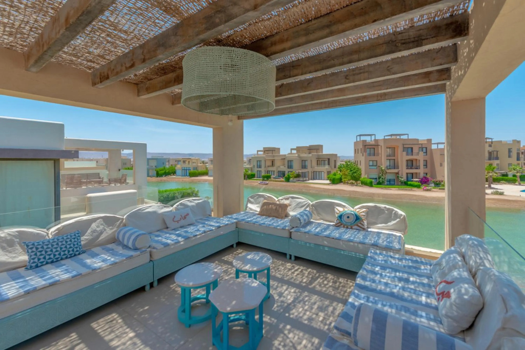 Boutique Beach House on Island 4 BR & Heated Pool