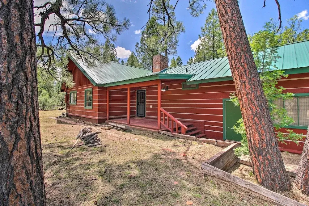1 Mi to Rainbow Lake: Lakeside Cabin w/ Deck!
