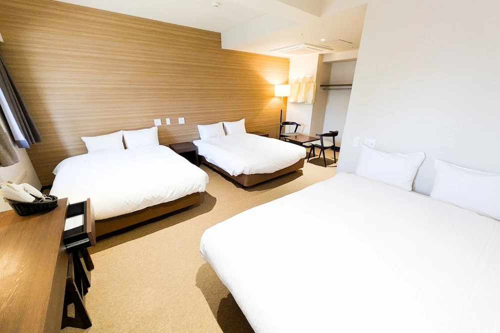 Standard Triple room
