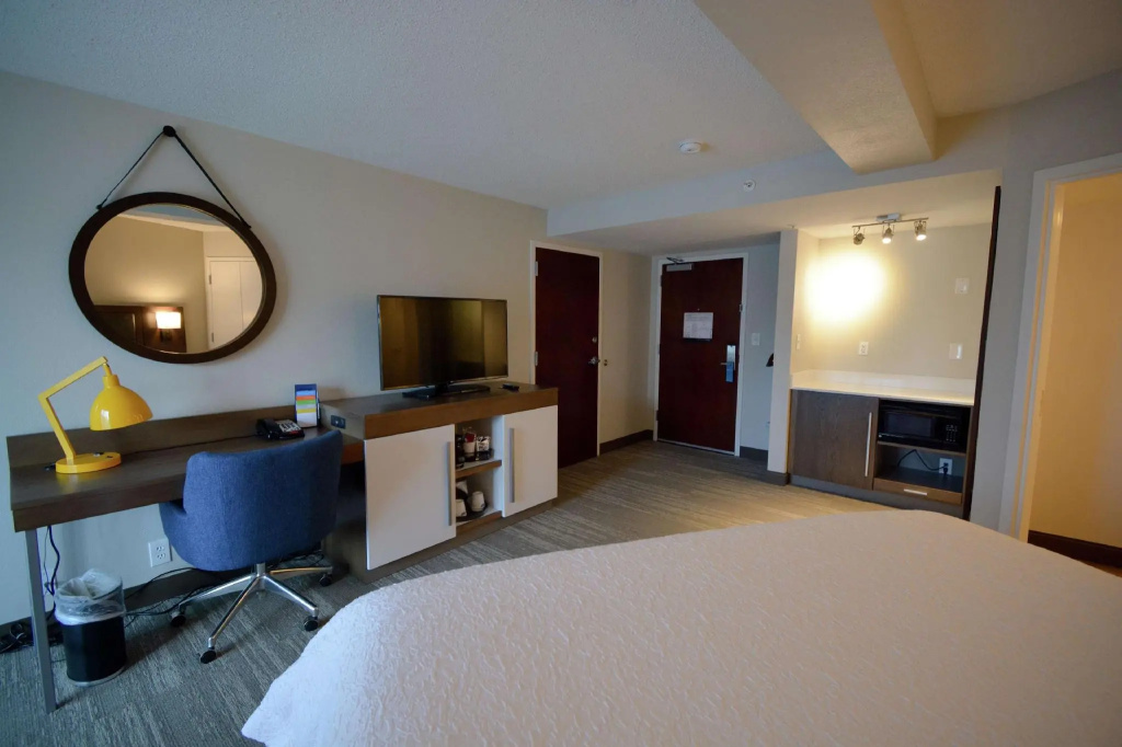 Deluxe Double room (full double bed)