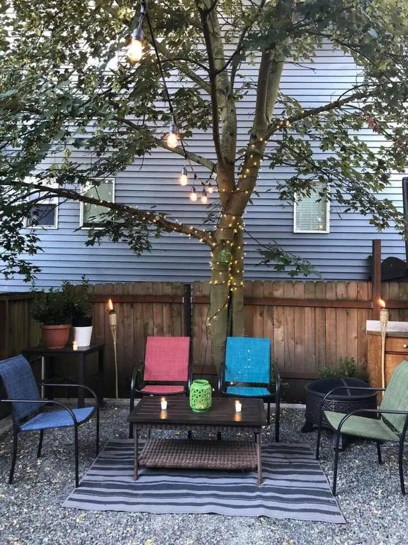 Central 2 bedroom unit with 3 beds and 3 large TVs