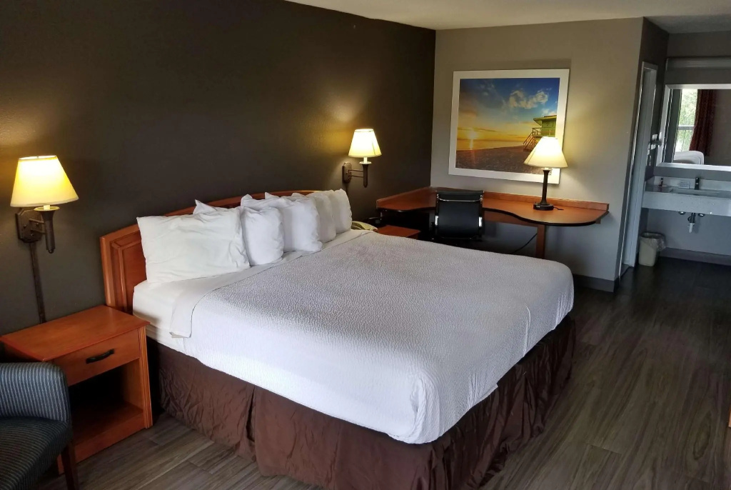 1 Bedroom Double Suite (full double bed)
