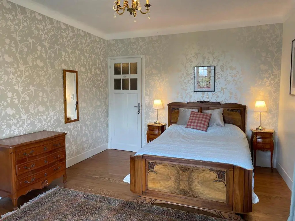 Deluxe Double room with balcony (full double bed)