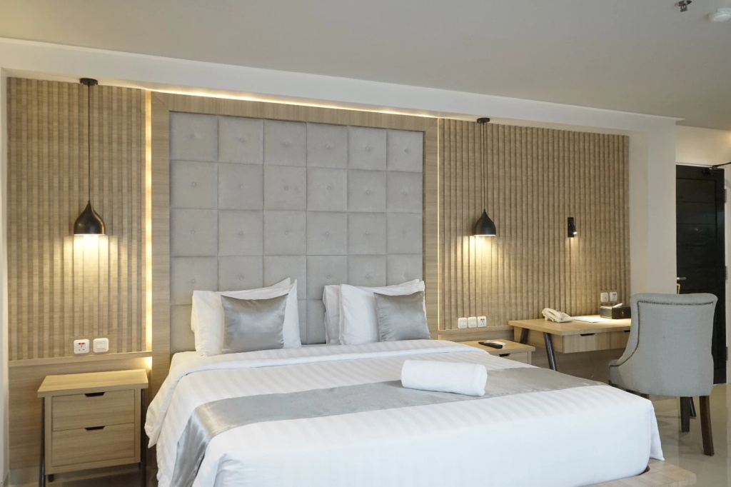 Junior Suite with pool view
