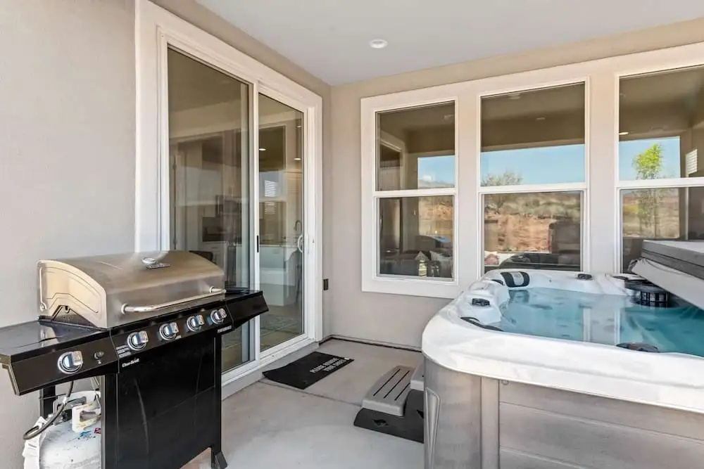 Family Desert Oasis 5 Bedroom Home