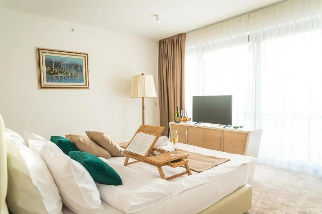 Deluxe Double room with balcony and with sea view (full double bed)