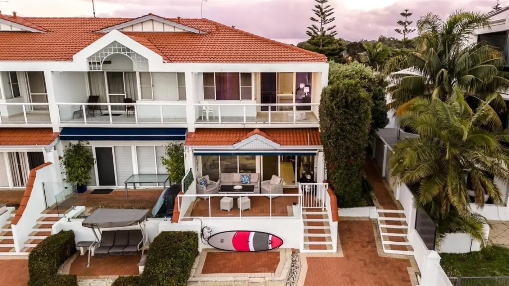 Canal Home -Close to Beach and City Centre