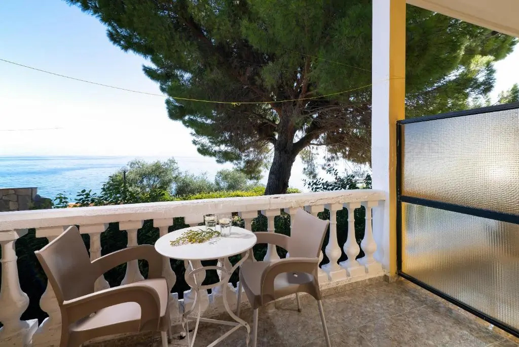 Double Studio with sea view (twin beds)