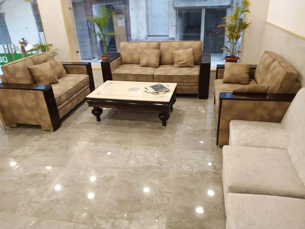 Lobby & Reception