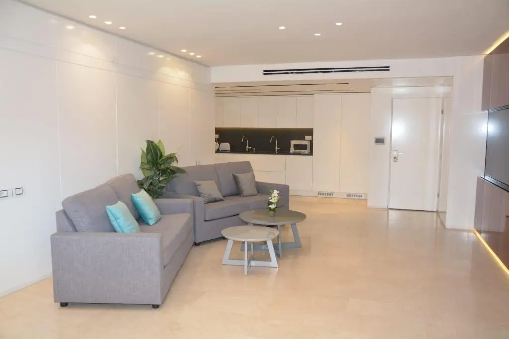 Renovated 3 Bedroom - Residence with Pool next the Beach - фото 2