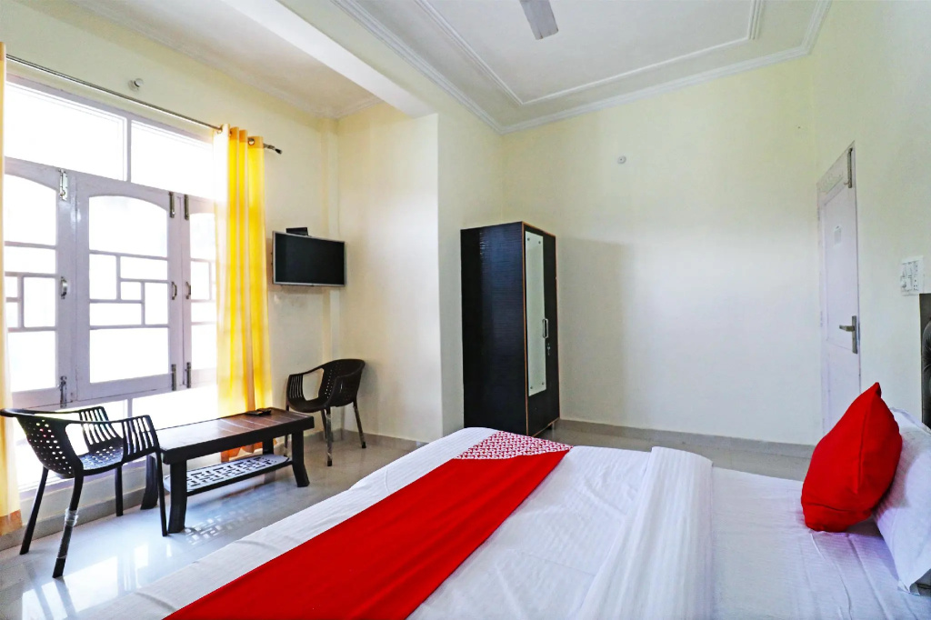 Deluxe Double room (full double bed)
