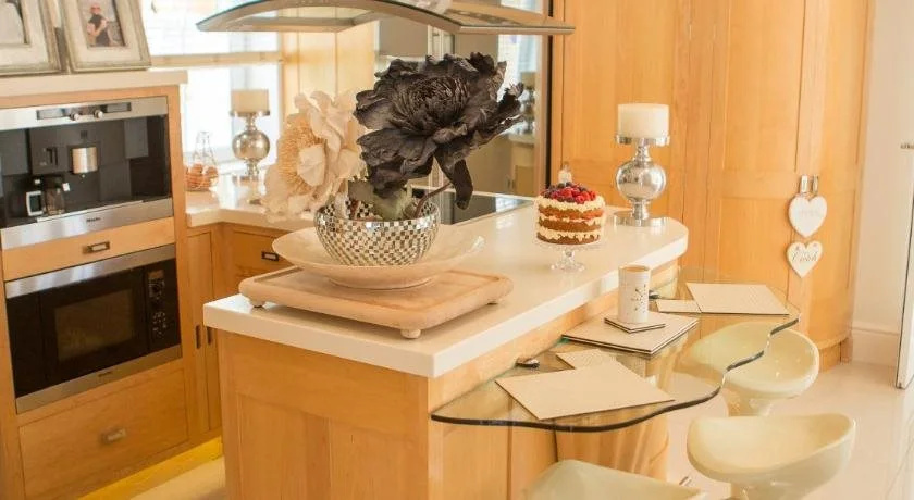 Queen Bee & B - Général