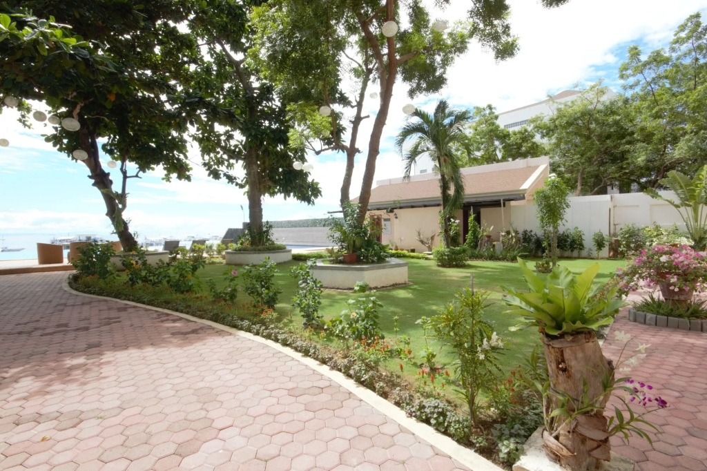 Beach & Waterfront