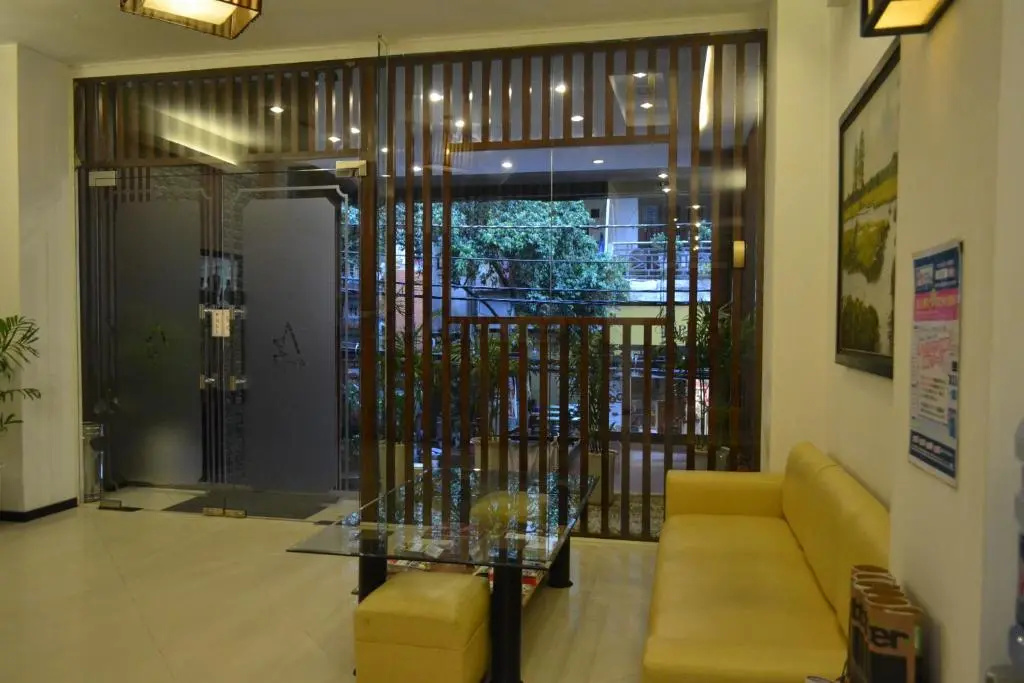 Lobby & Reception