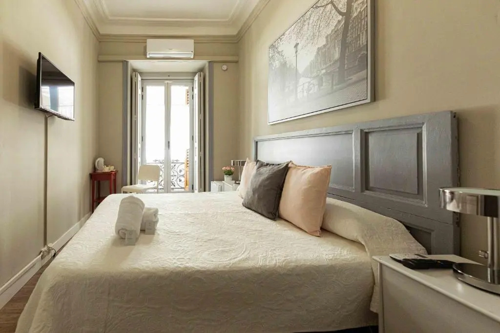 Deluxe Double room with balcony (full double bed)