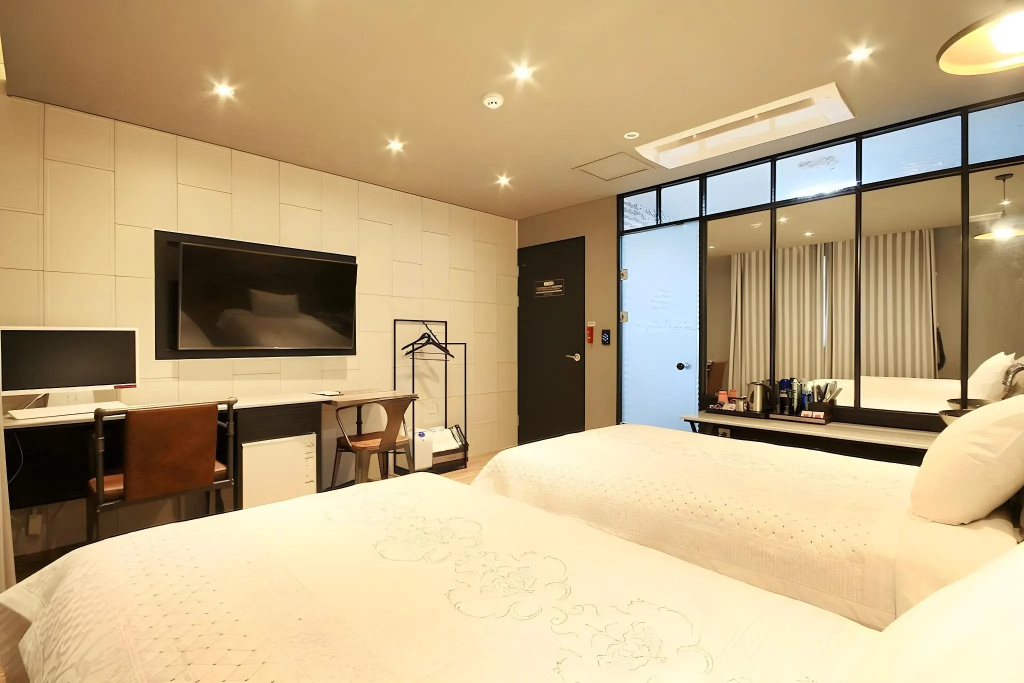 Hotel NOL — 3