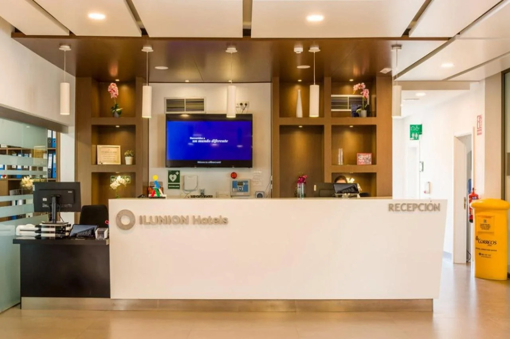 Lobby & Reception