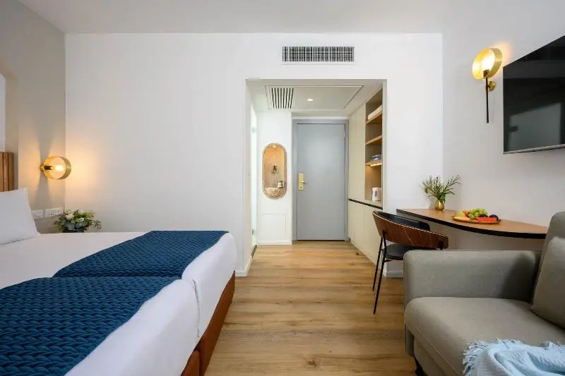 Deluxe Quadruple room
