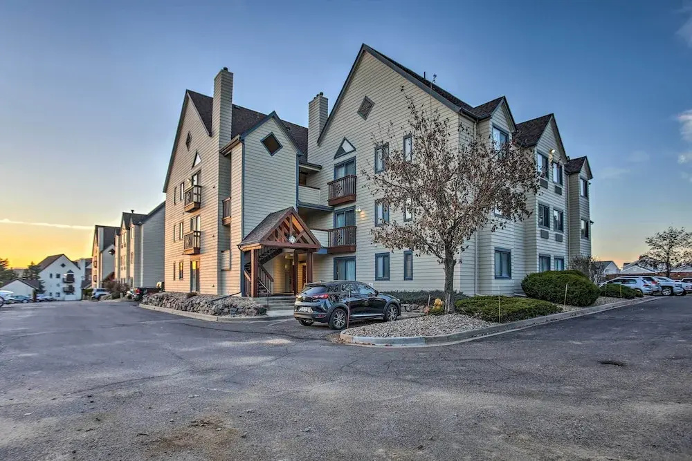 Greenwood Village Condo w/ Pool Access!