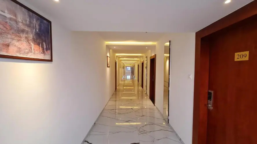 Lobby & Reception