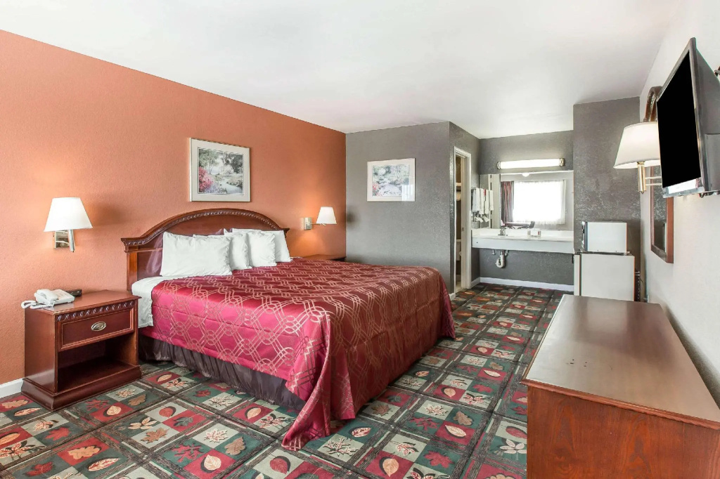 Standard Double room (full double bed)