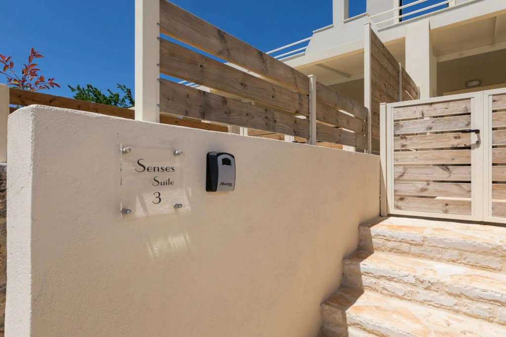 Senses Suite Tria in Dassia