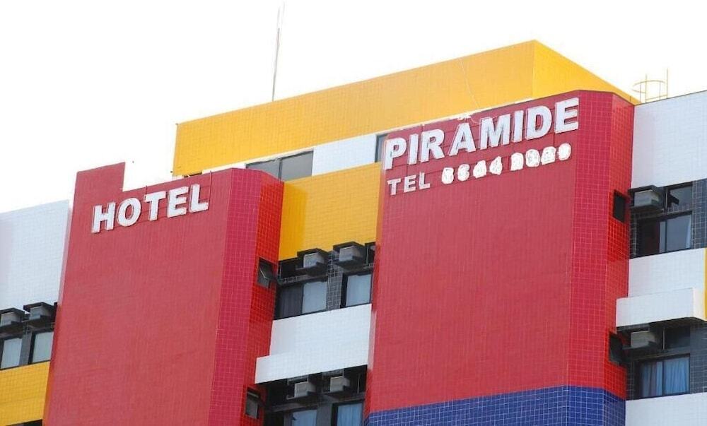 Hotel Piramide by null