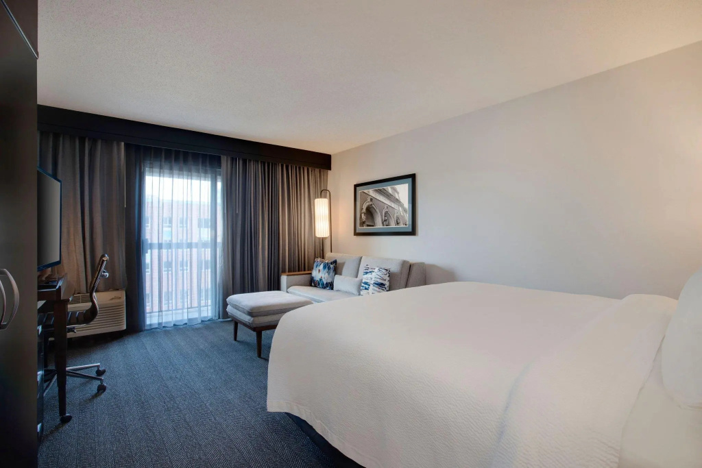Deluxe Double room with balcony (full double bed)
