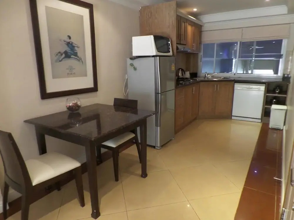Апартаменты c 1 комнатой с балконом в Westbury Residence