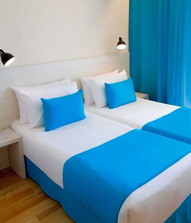 Double room with pool view (full double bed)