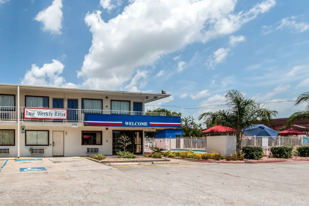 Motel 6 Victoria, TX