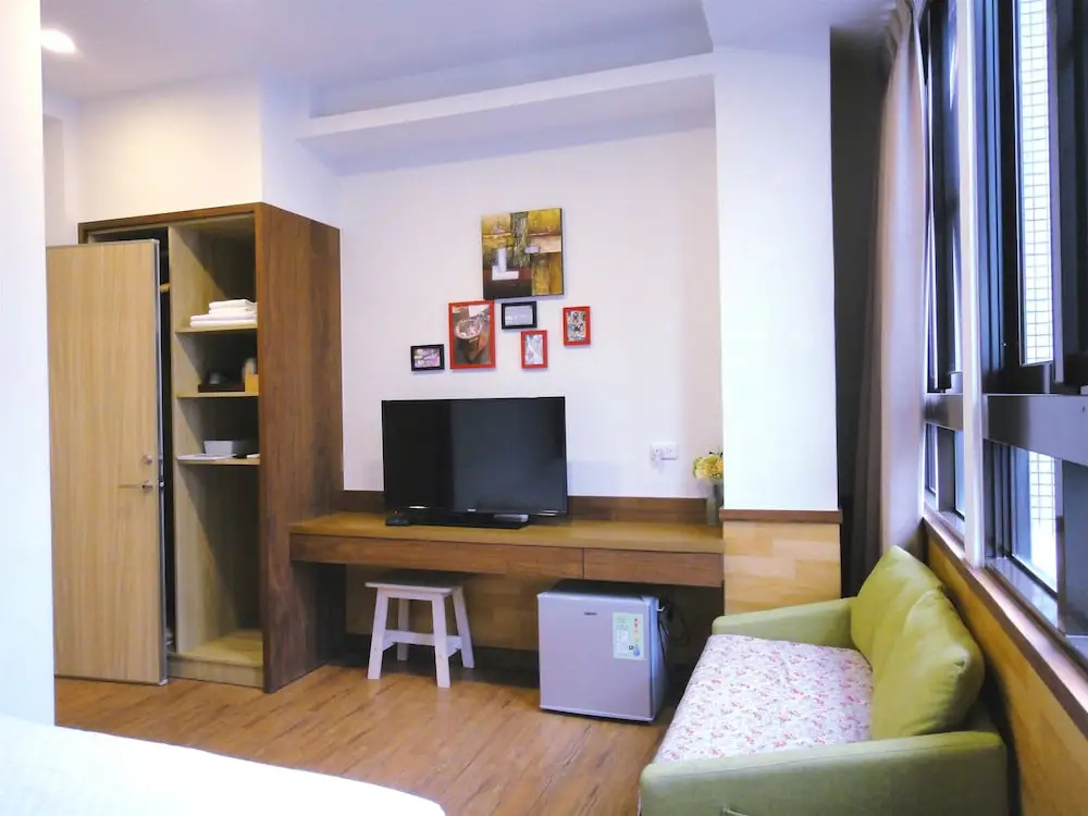 Standard Double room with city view (full double bed)
