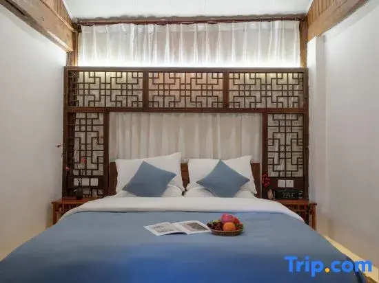 Standard Double room with courtyard view (full double bed)
