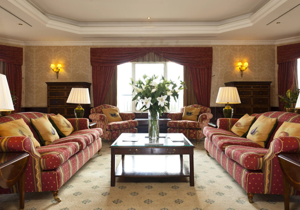 Lobby & Reception