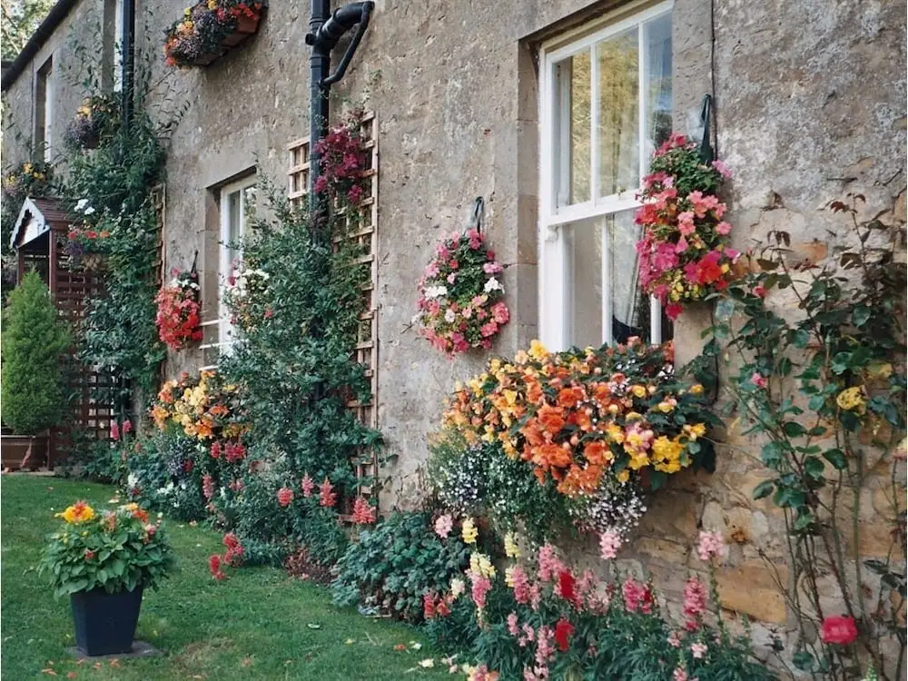 Hallbarns