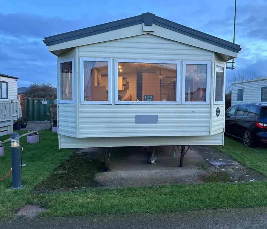 3 Bedroom Caravan - Sleeps 6, Pool & Garden
