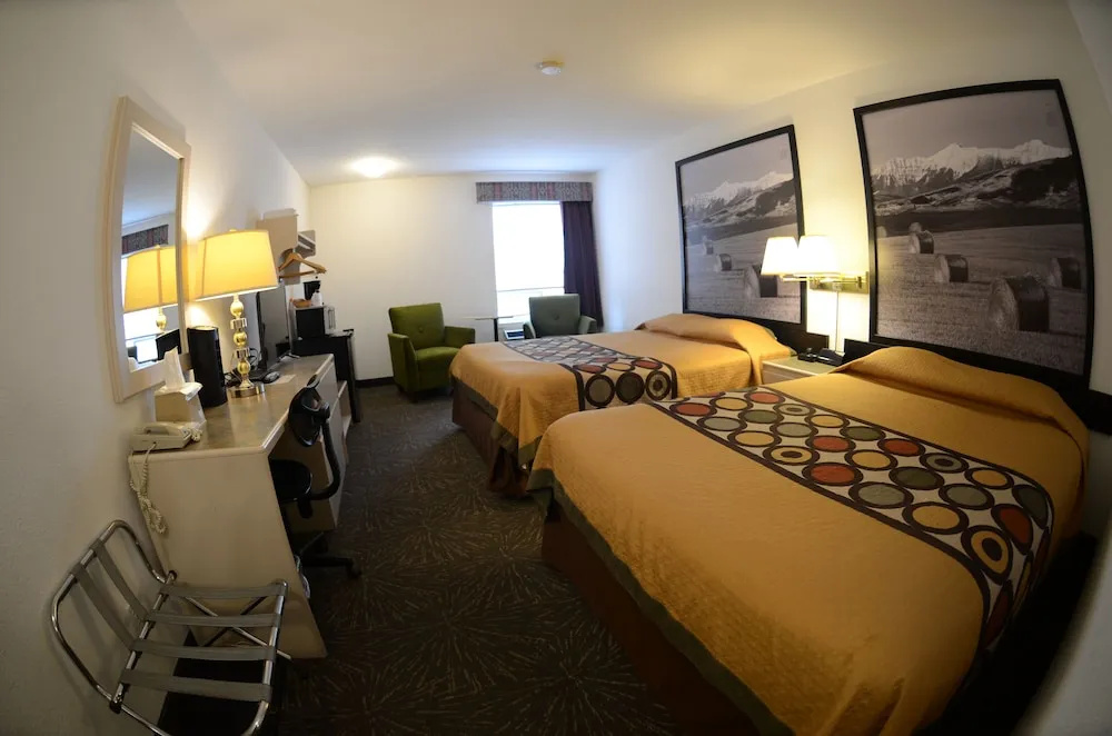 Standard Quadruple Basement room