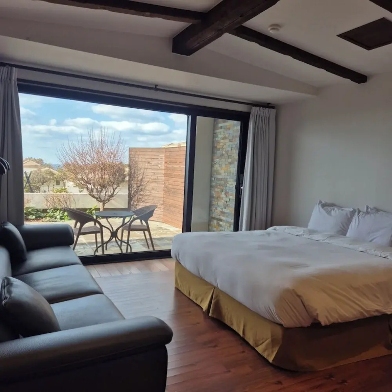 Deluxe Double room with sunset view (twin beds)