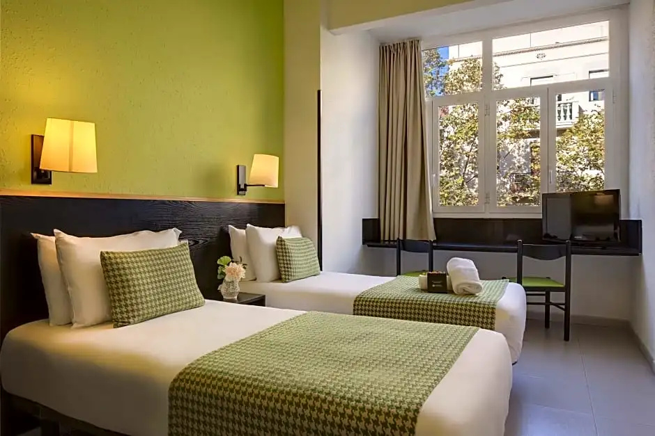 Double room (full double bed)