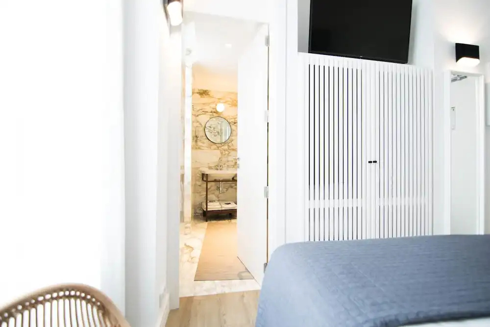 Comfort room