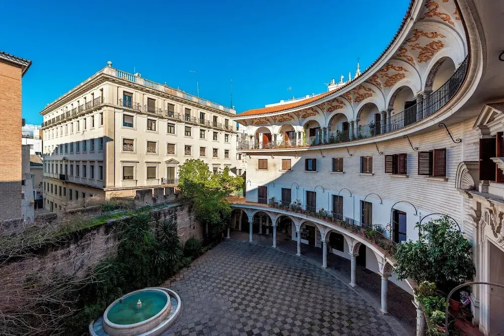 Large and Beautiful 4 BD Apartment in Front of the Cathedral Cabildo IV
