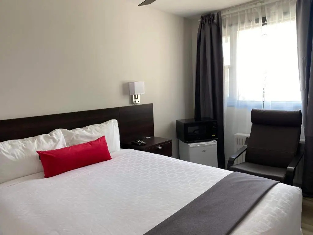 Deluxe Double room (full double bed)